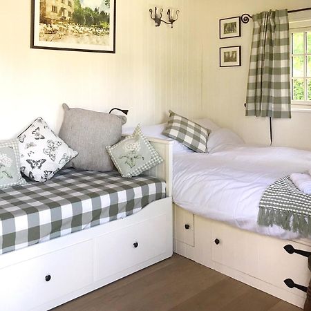 Beautiful Shepherd'S Hut - Lois Weedon Weston  Exteriér fotografie