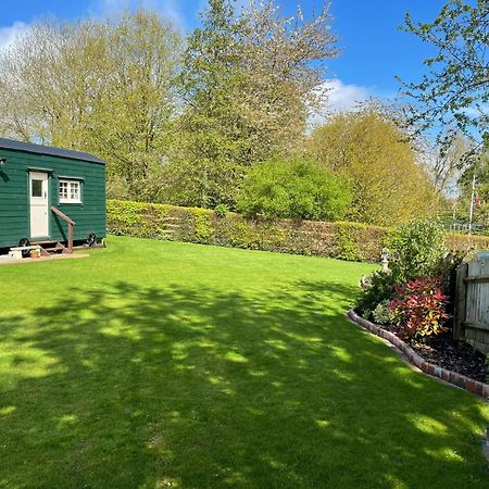 Beautiful Shepherd'S Hut - Lois Weedon Weston  Exteriér fotografie