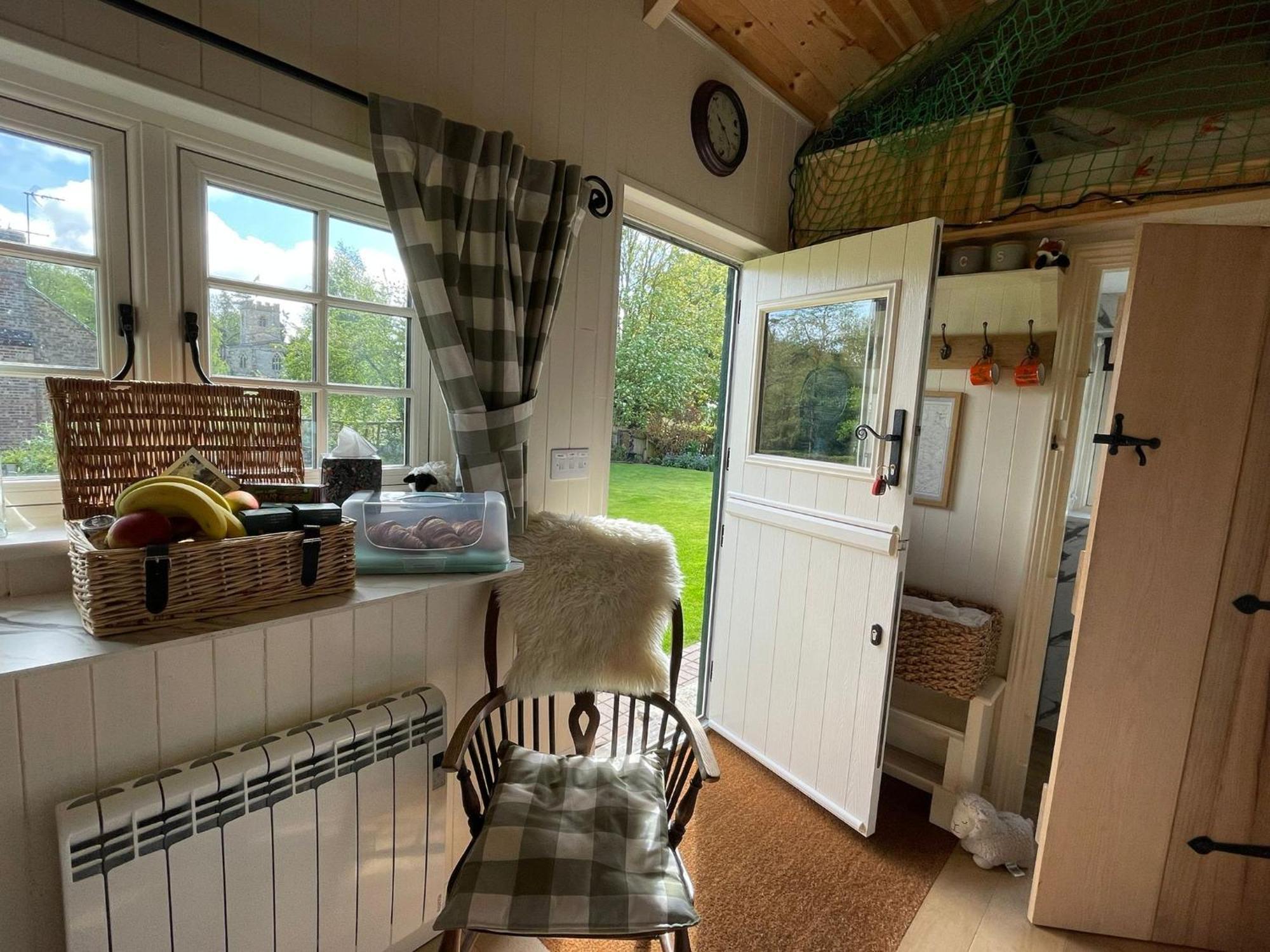 Beautiful Shepherd'S Hut - Lois Weedon Weston  Exteriér fotografie