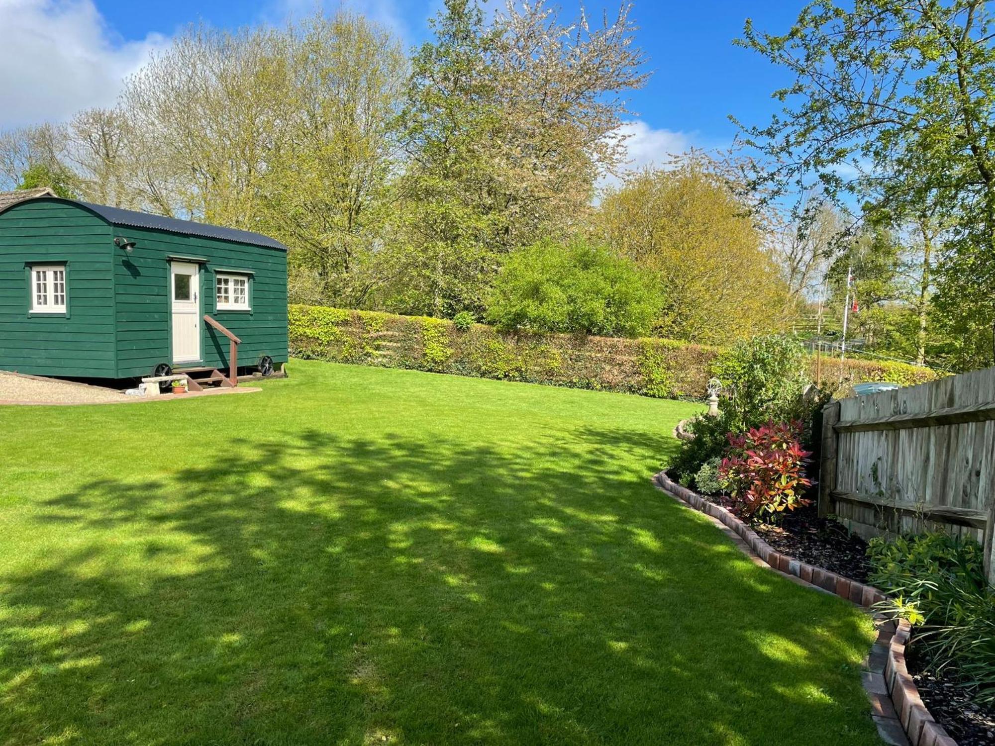 Beautiful Shepherd'S Hut - Lois Weedon Weston  Exteriér fotografie
