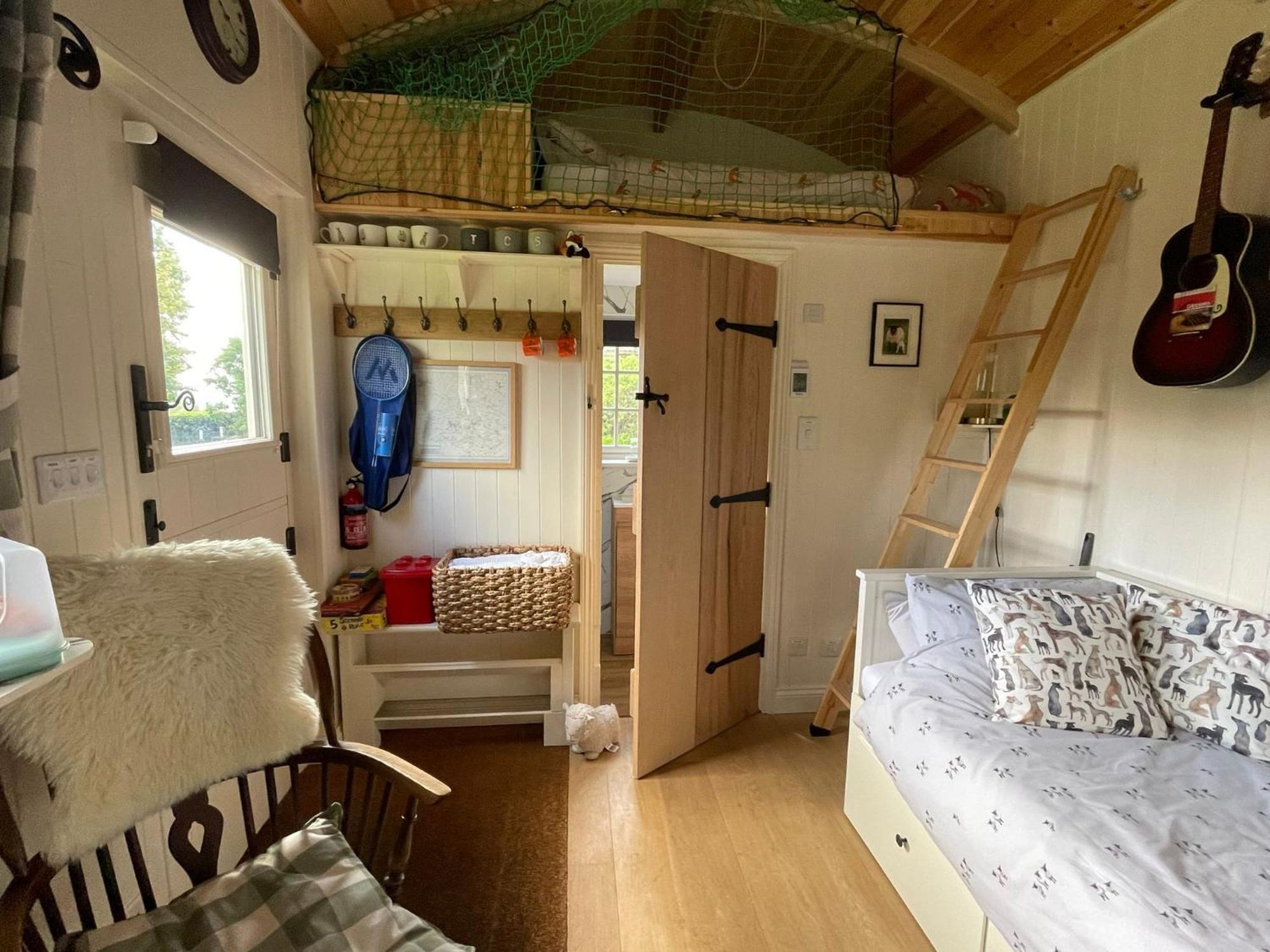 Beautiful Shepherd'S Hut - Lois Weedon Weston  Exteriér fotografie