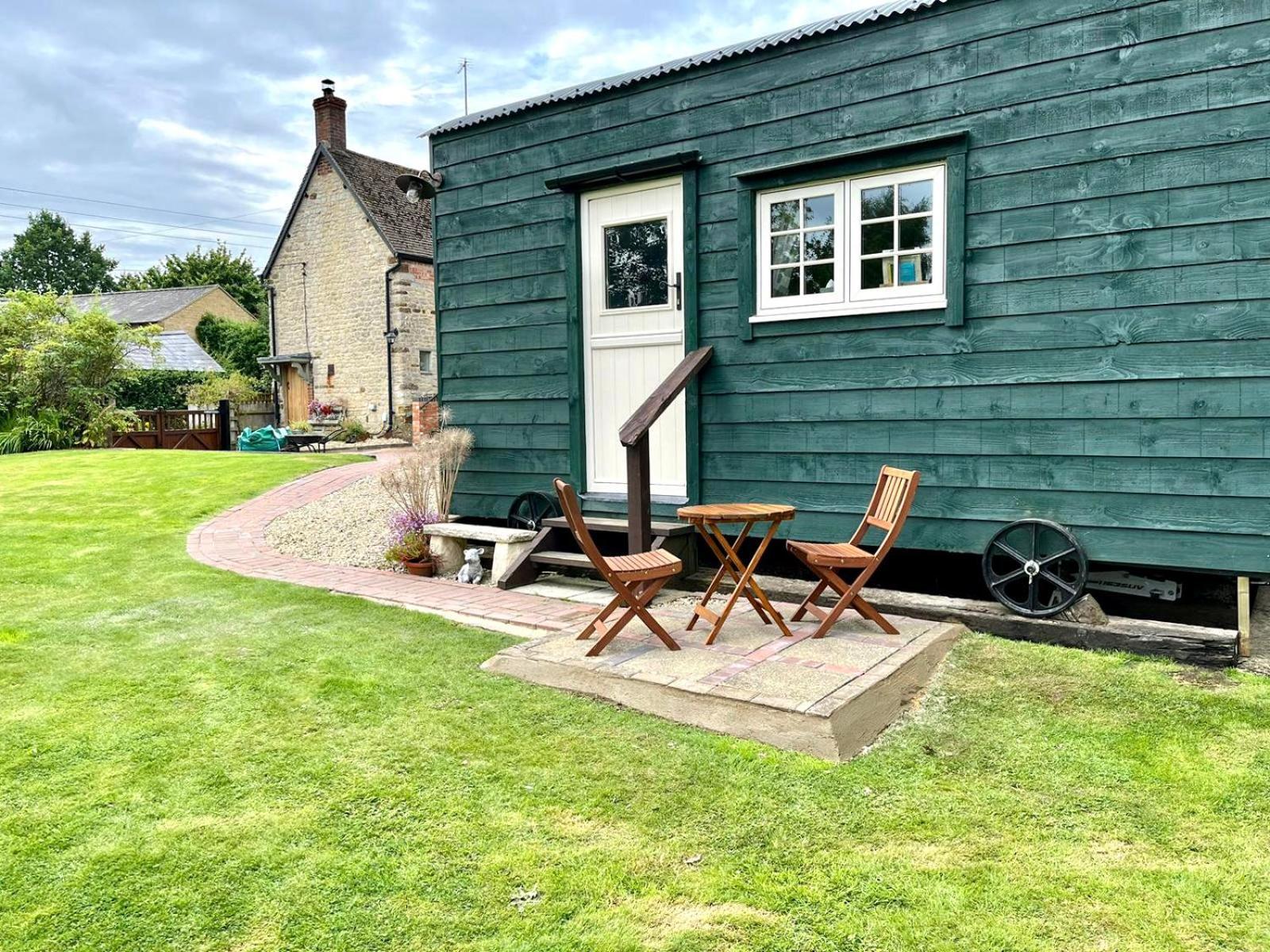 Beautiful Shepherd'S Hut - Lois Weedon Weston  Exteriér fotografie